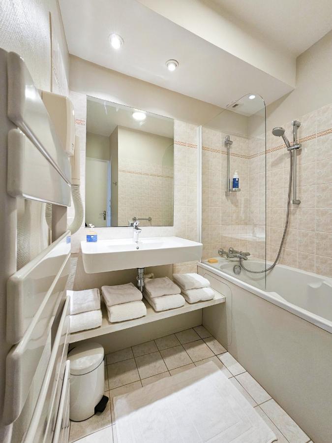 Bel Appartement, Bien Equipe Et Confortable Dans Le Centre Historique Fougeres Luaran gambar