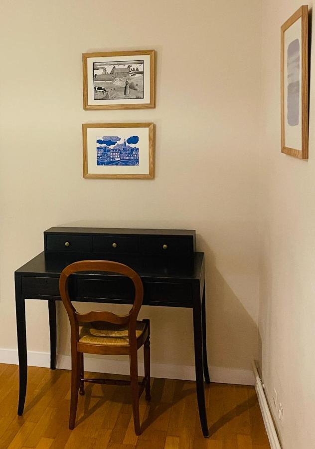 Bel Appartement, Bien Equipe Et Confortable Dans Le Centre Historique Fougeres Luaran gambar